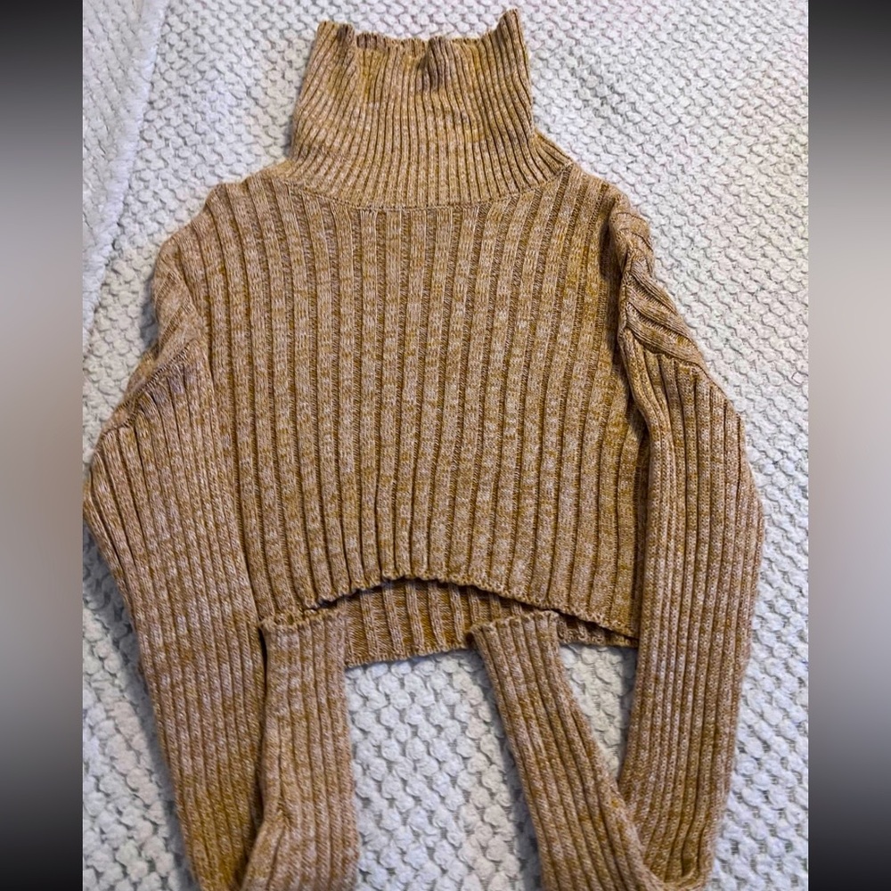 Beige crop sweater size L